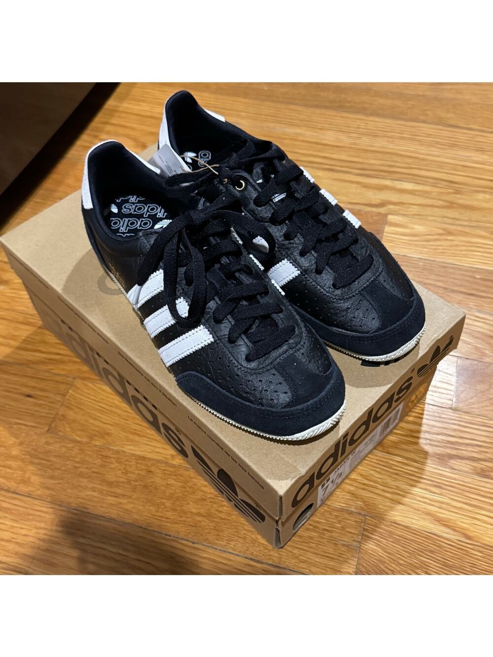 NWT Adidas Originals Japan Low Top Sneaker Size 7.5 Women Black White Gold